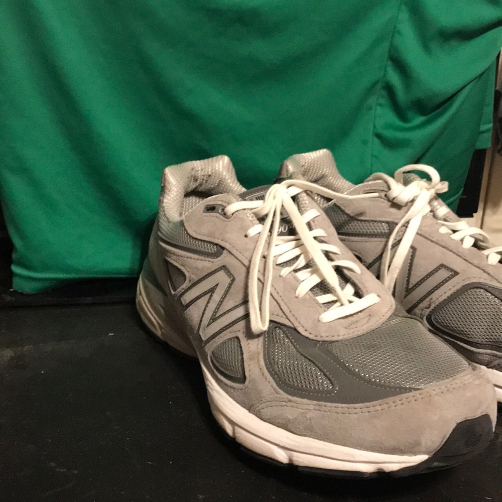 New Balance 990 v4